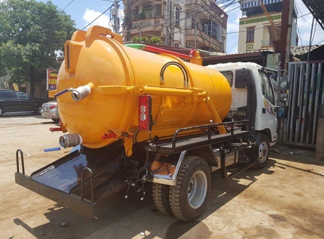 Đơn vị h&uacute;t chất thải c&ocirc;ng nghiệp quận 10 có ưu đi&ecirc;̉m gì?