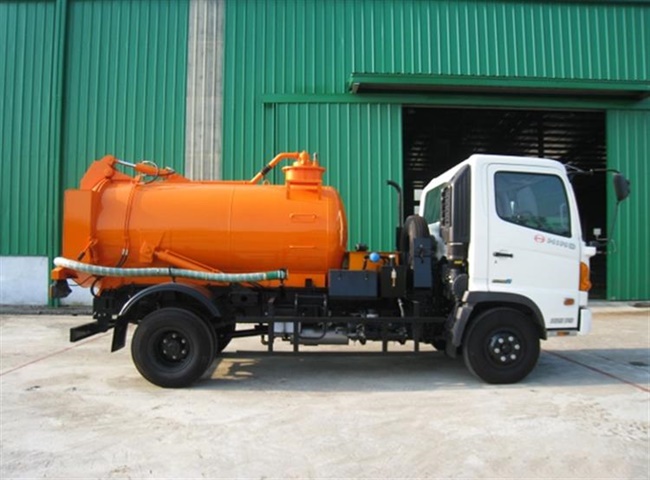 H&uacute;t chất thải nguy hại quận 10 t&acirc;̀m quan trọng như th&ecirc;́ nào?