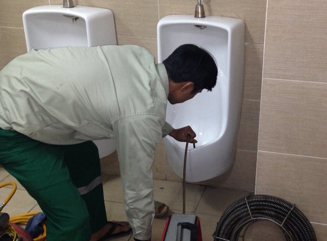 Th&ocirc;ng tắc b&ocirc;̀n ti&ecirc;̉u nam Qu&acirc;̣n 10 giá rẻ Thành Ph&ocirc;́ H&ocirc;̀ Chí Mình