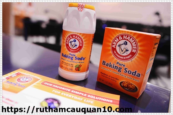 khử m&ugrave;i ống tho&aacute;t nước bằng baking soda