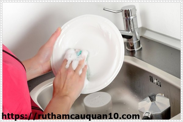 V&igrave; sao cần phải xử l&yacute; tắc bồn rửa b&aacute;t?