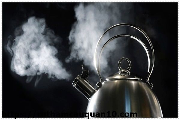 Thông bồn cầu tắc nghẹt do giấy với nước nóng