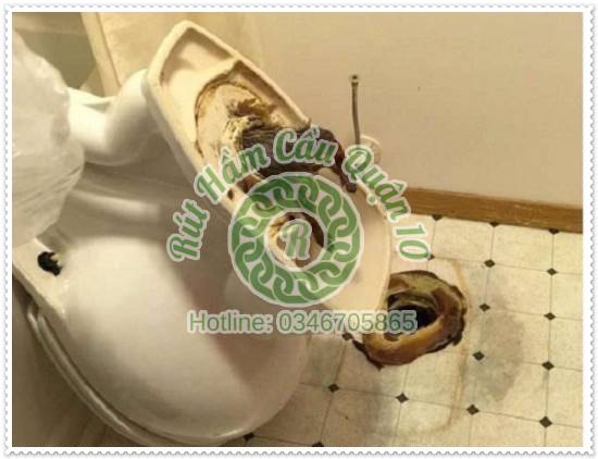 Bồn cầu bị nghẹt phải cần gọi dịch vụ