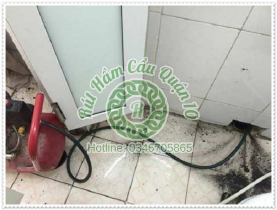 C&aacute;ch th&ocirc;ng cống ngầm bằng nước n&oacute;ng